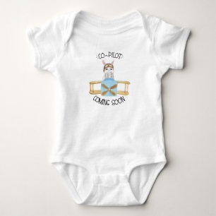Medpilot som kommer snart, Nyfödd bebis Gift, Flyg T Shirt