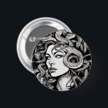 Medusa-huvudtatuering stil knapp<br><div class="desc">Medusas huvudbricka. Svart och vit gudinna medusa stift. Mörkens estetiska tillbehör. Grekisk mytologi älskare-presentidé. Medusa huvudtatuering för bläck stil-tillbehör.</div>