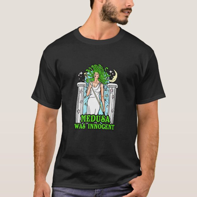 Medusa Was Innocent Greek Mythology Greek Ancient  T Shirt (Framsida)