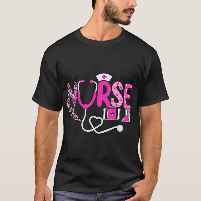 Medvetenhet om bröstcancer Nurse Rosa Ribbon T Shirt (Framsida)