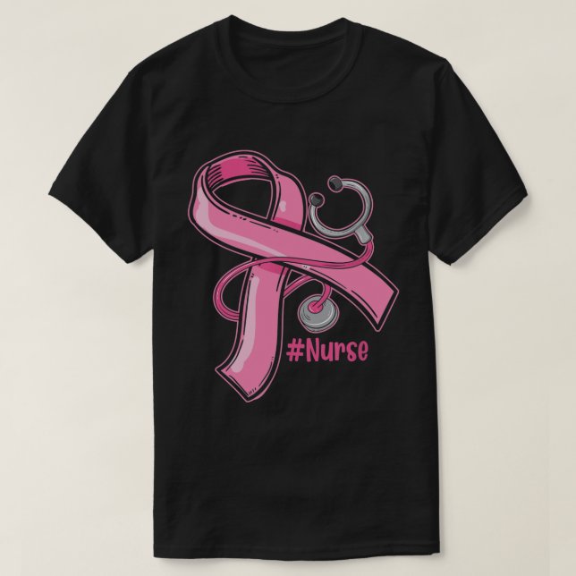 Medvetenhet om bröstcancer Nurse Stethoscope Rosa  T Shirt (Design framsida)