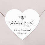 Mee Honung Wedding Favor Heart Stickers Hjärtformat Klistermärke<br><div class="desc">Honungsbröllop på anpassningsbar-designad är för hjärtformade klistermärken/etiketter med elegant-handrografi "Meant to Bee"-design på olika bröllop-temat färg. Anpassa med par/brud och brudgummens namn och bröllop datum. Använd på honung burk för att skapa unika DIY-bröllopsfavörer och -gåvor.</div>