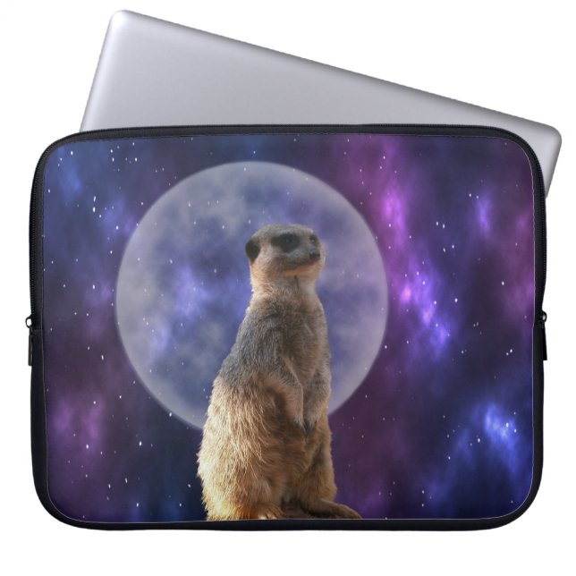 Meerkat på blå full månnatt, laptop sleeve (Framsidan)