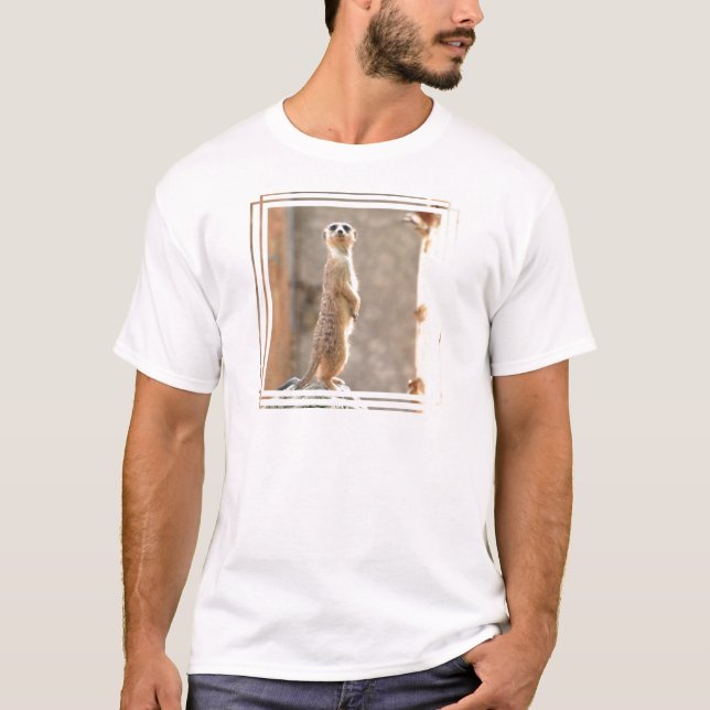 Meerkat på uppmärksamhetmanar T-tröja T Shirt (Framsida)