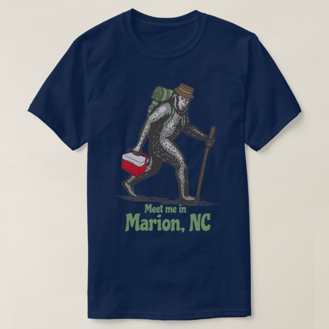 Meet Me in Marion North Carolina NC Bigfoot Sasqua T Shirt (Design framsida)