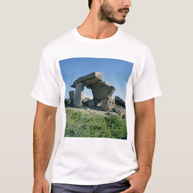 Megalith som är förhistorisk tee (Framsida)