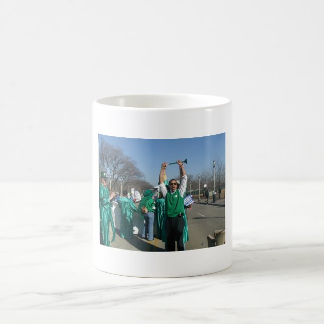 Meja-Bama (Obama) gränser med Kaffemugg (Center)