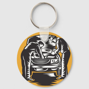 Mekanik som arbetar med en bilnyckelkedja nyckelring