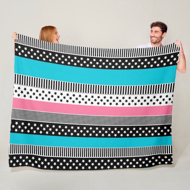 Mekanisk bearbetning av remsor av tyg i flera färg fleecefilt (På plats)