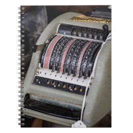 Mekanisk kalkylator för vintage - en dimma in i anteckningsbok