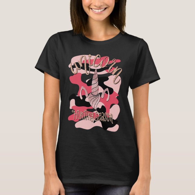 Mel F Arts Pink Camouflage Unicorn Hunting Season T Shirt (Framsida)