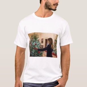 Melania trumf som dekorerar julgranen t shirt