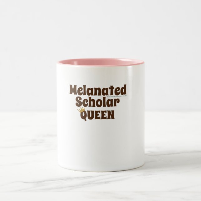Melaninerad Scholar Queen Mugg (Center)