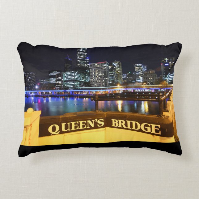 Melbourne Australia CBD Ljus over Queen's Bridge Prydnadskudde (Framsidan)
