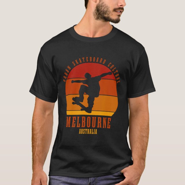 Melbourne Australien Skateboardare Urn Skateboard T Shirt (Framsida)