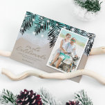Mele Kalikimaka Beach Photo Helgdag Card Julkort<br><div class="desc">Hawaiiska julkort i elegant med en tropisk havshuslinje,  handflatan löv,  ljus,  en familj i porträtt bild,  ett personlig-meddelande och ert namn.</div>