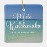 Mele Kalikimaka BeSnyt Beach Anpassningsbar jul Julgransprydnad Keramik<br><div class="desc">Den här söt personligens prydnadsföremål vid jul har ett fantastiskt kustnära sjölandskap med elegant typografi i vitt som lyder Mele Kalikimaka. Ett sött hawaiiskt sätt att säga God jul i stil på en tropisk ö. Ta mig till havet den här helgdag. Anpassa och skicka ut som gåvor.</div>