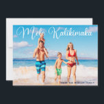 Mele Kalikimaka Family Photo Beach jul 2022 Julkort<br><div class="desc">De här söt strandjulkorten har ett eget sommarsemesterfoto från kusten med en elegant typografi i vitt som läser Mele Kalikimaka. Ett sött hawaiiskt sätt att säga God jul i stil på en tropisk ö. Ta mig till havet den här helgdag.</div>