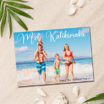 Mele Kalikimaka Family Photo Beach jul Julkort<br><div class="desc">De här söt strandjulkorten har ett eget sommarsemesterfoto från kusten med en elegant typografi i vitt som läser Mele Kalikimaka. Ett sött hawaiiskt sätt att säga God jul i stil på en tropisk ö. Ta mig till havet den här helgdag.</div>