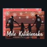 Mele Kalikimaka Hawaiian Beach Photo jul Julkort<br><div class="desc">Skicka ut helgdag cheer med det här söta julkortet med handskrivet Hawaiian hälsning "Mele Kalikimaka" och snöflingor som dras i krita över ditt favoritsemesterfoto för familjen. Baksidan har en snöflinga mönster över en korallsolnedgång i färg. Du kan ändra färg i bakgrunden genom att klicka på knappen "anpassa".</div>
