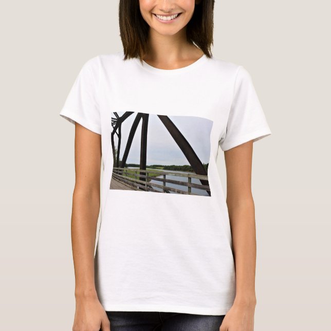 Mellan pubarna av rosta t shirt (Framsida)