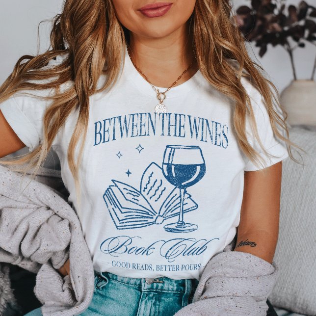 “Mellan vinet” Rolig bokklubb för läsning T Shirt (Skapare uppladdad)
