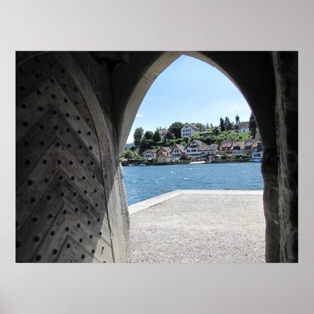 Mellanliggande dörr till floden poster (Framsidan)