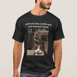 Meme Hund Och Katt En Selfie Med Dig Utåtriktad Vä T Shirt