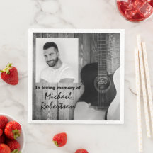 Memorial för svartvitt och vitt elektriskt gitarre