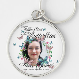 Memorial Hon flyger nu med Butterflies Rund Silverfärgad Nyckelring