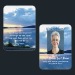 Memorial Photo Prayer Sjö Sunrise Natature Visitkort<br><div class="desc">Memorial Photo Anpassningsbar med Vacker sjö som återspeglar morgonens soluppgång för dem som älskade naturen,  sjö eller utomhus att anpassa sig med en inspirerande och upplyftande dikt: Borta men inte glömd</div>