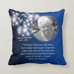 Memorial Pillow Stars öppningar i himlen Kudde