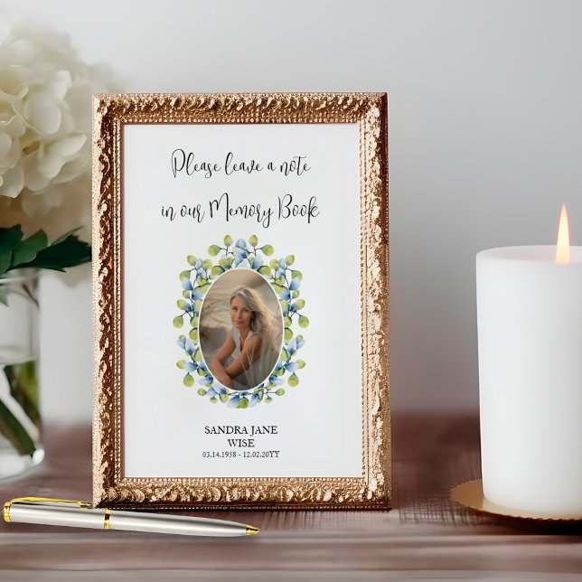 Memorial Service  ett minne Bok Poster (Memory Book sign for celebration of life with photo framed with greenery by Darling & May)