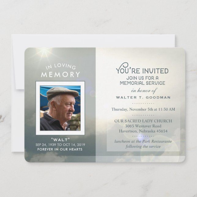 Memorial Service Inbjudan fredliga moln Blue White (Framsida)