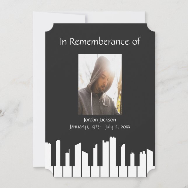 Memorial Service Piano Musician Cityscape Inbjudningar (Framsida)