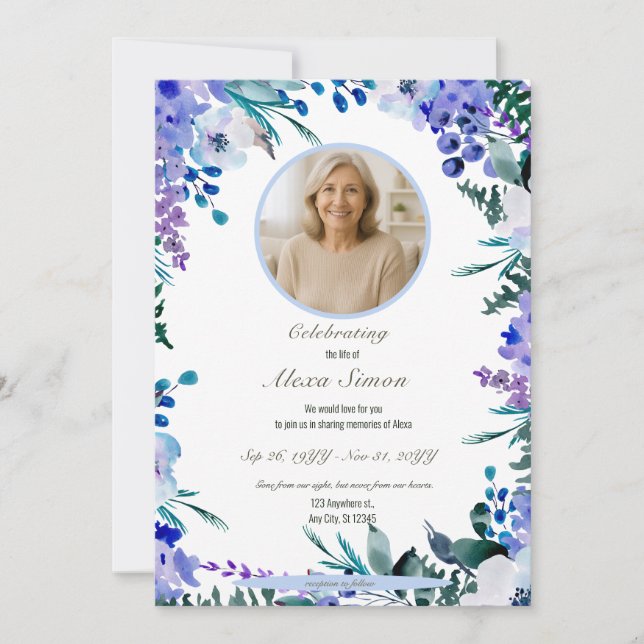 Memorial Soft Blue Blommigt Firande of Life Inbjudningar (Framsida)
