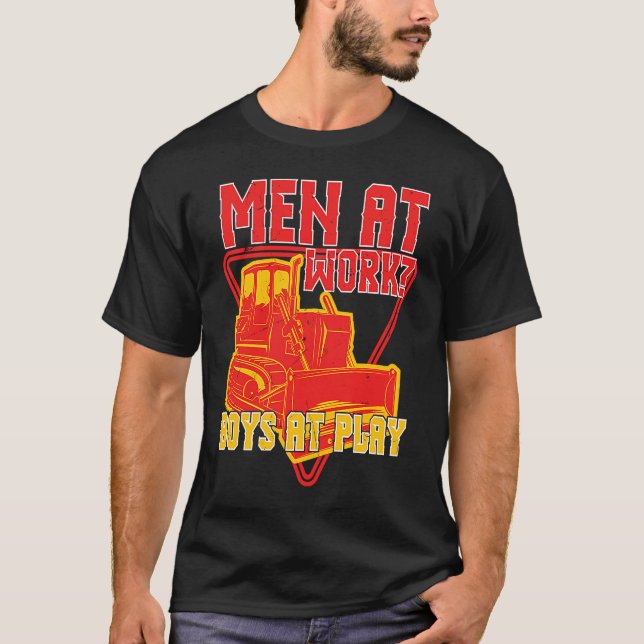 Men At Doing Work Boys At Play Backhoe Drivers T Shirt (Framsida)