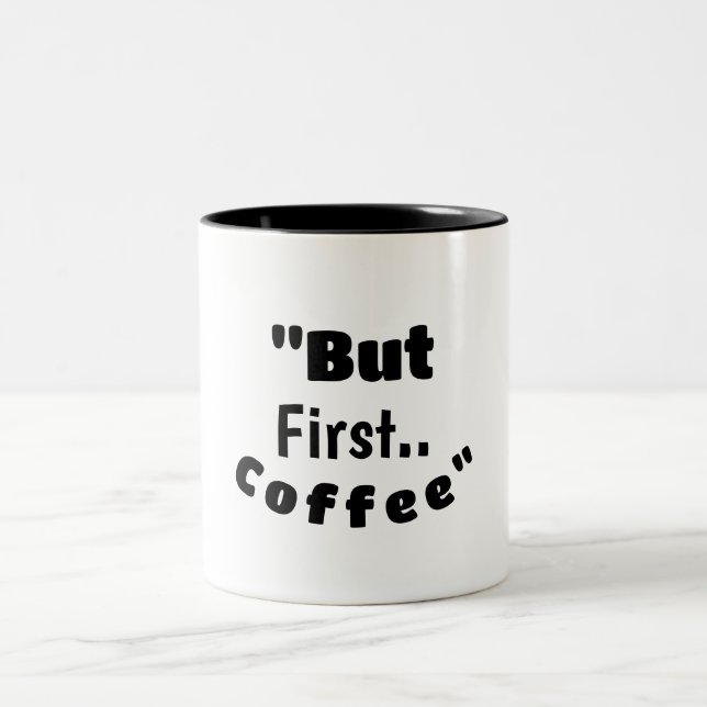 Men först… Kaffe – Rolig Motiverande Morgenkopp Två-Tonad Mugg (Center)