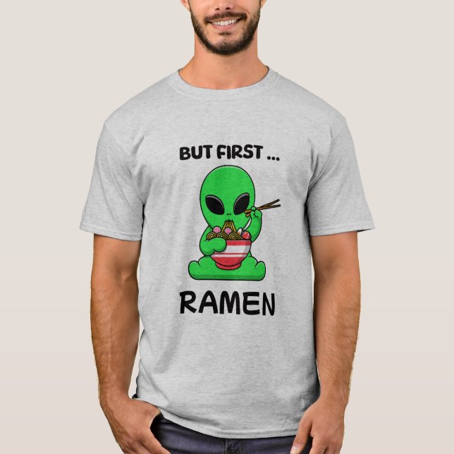 Men först Ramen roligt Alien T Shirt (Framsida)