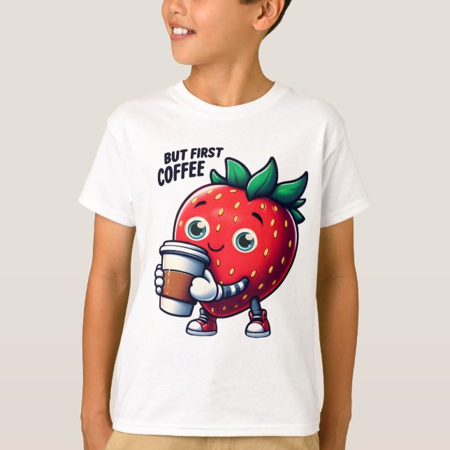 Men första kaffet - Cute Strawberry Coffee Älskare T Shirt (Framsida)