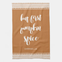 Men första Pumpkin Spice Add Namn Kitchen Towel