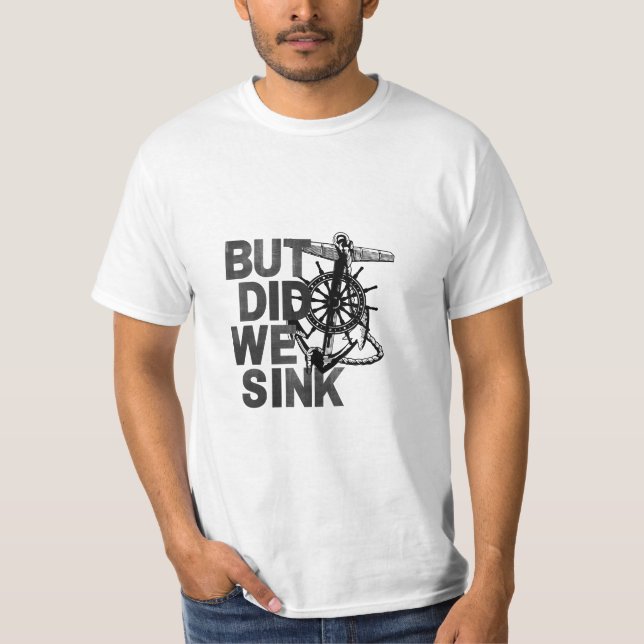 Men har vi sjunkit med Älskare Sailor Funny Boat? T Shirt (Framsida)