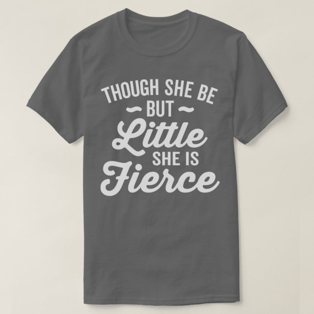 Men hon är bara lite elak. t shirt (Design framsida)