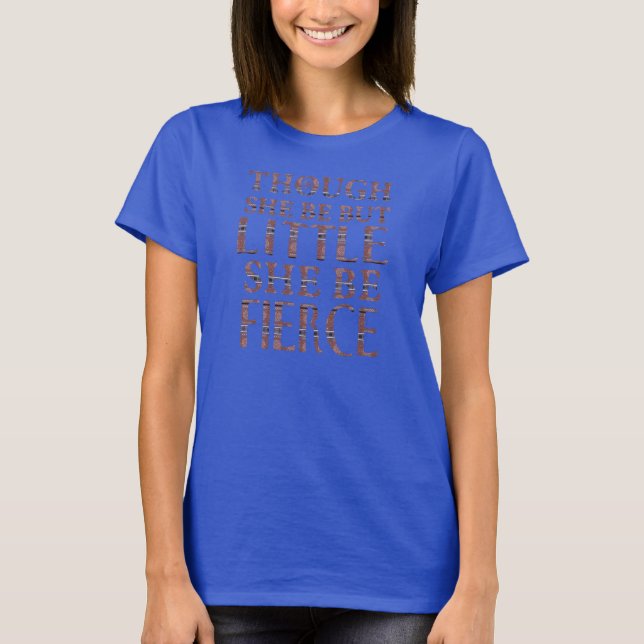 Men hon är liten, hon är hård tee shirt (Framsida)