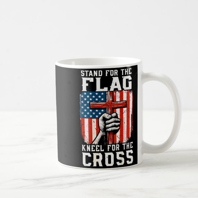 Men Stand For Flag Kneel The Cross Christian Patri Kaffemugg (Höger)