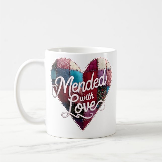 Mended with Love Mug – Heartfelt Patchwork Gift Kaffemugg (Vänster)
