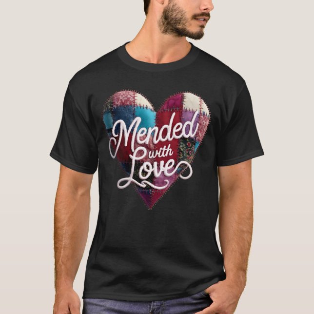 Mended with Love T-Shirt – Heartfelt Patchwork Des (Framsida)