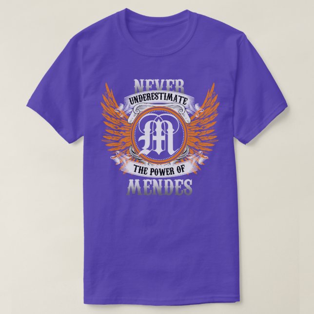 Mendes Namn Shirt underskattar aldrig T (Design framsida)