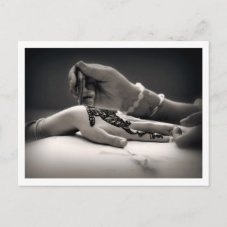 Mendhi räcker Henna i Sepia tonar (vykortet) Vykort