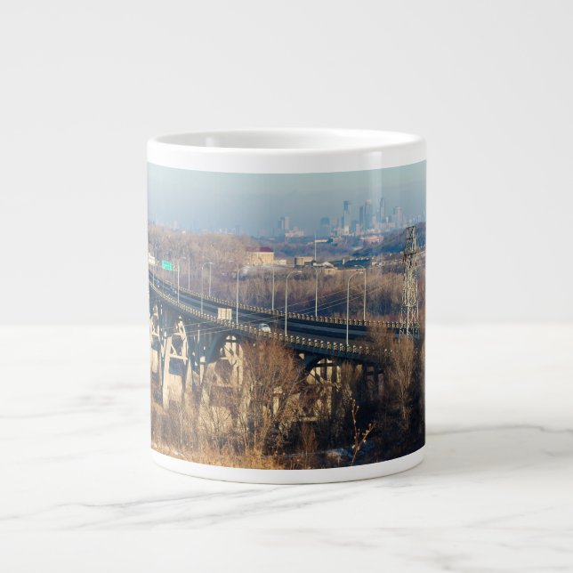 Mendota Bridge spänner över Minnesota River Valley Jumbo Mugg (Framsidan)